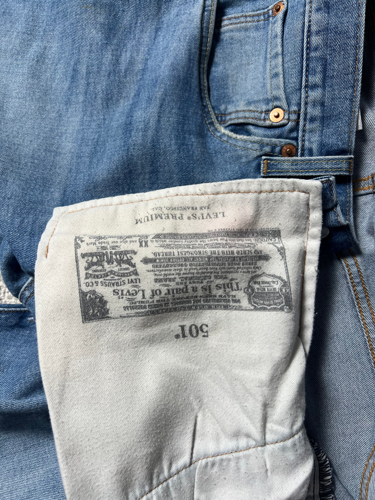 LEVI'S PREMIUM — 501 ORIGINAL STRAIGHT LEG JEANS