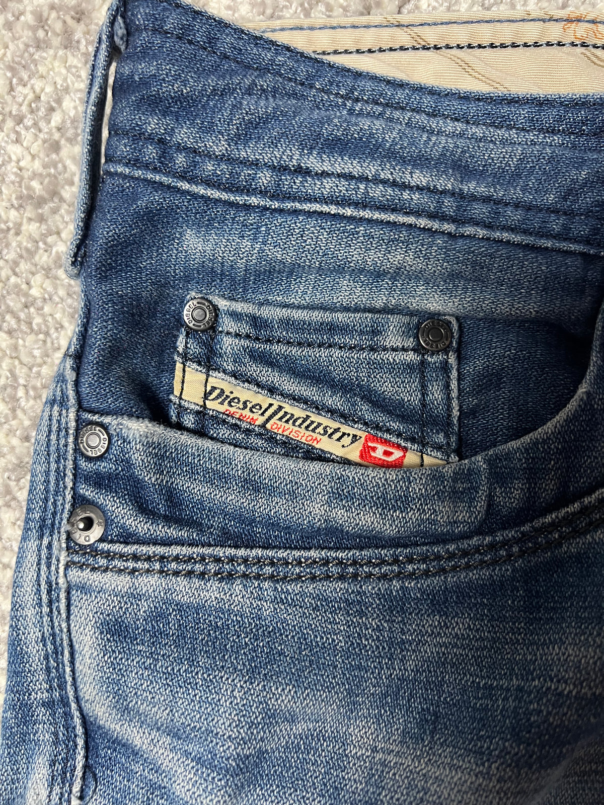 DIESEL INDUSTRY — TIMMEL WASHED BLUE JEANS