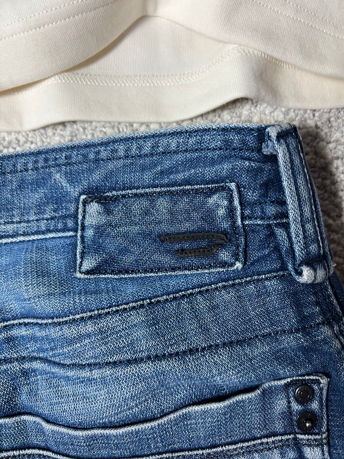 DIESEL INDUSTRY — TIMMEL WASHED BLUE JEANS